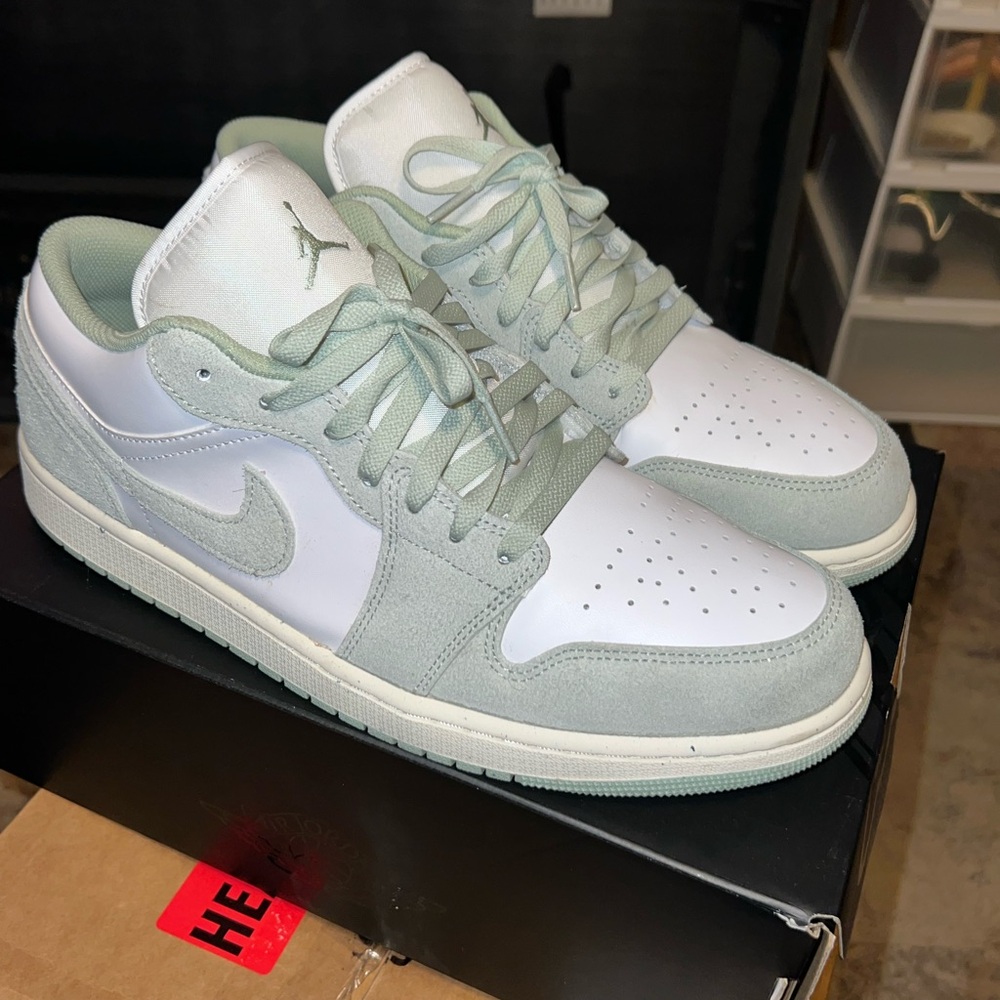 Jordan 1 low mint